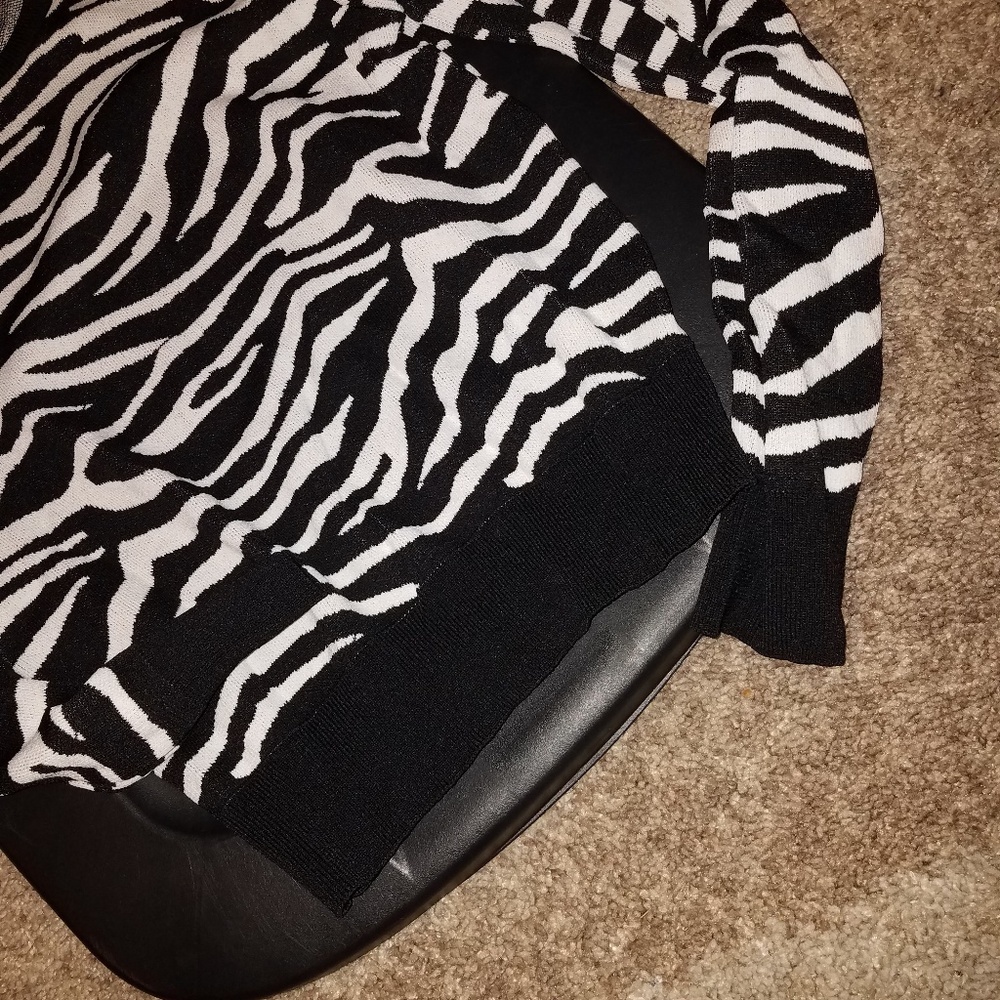 Sweater - Picture 3 of 4